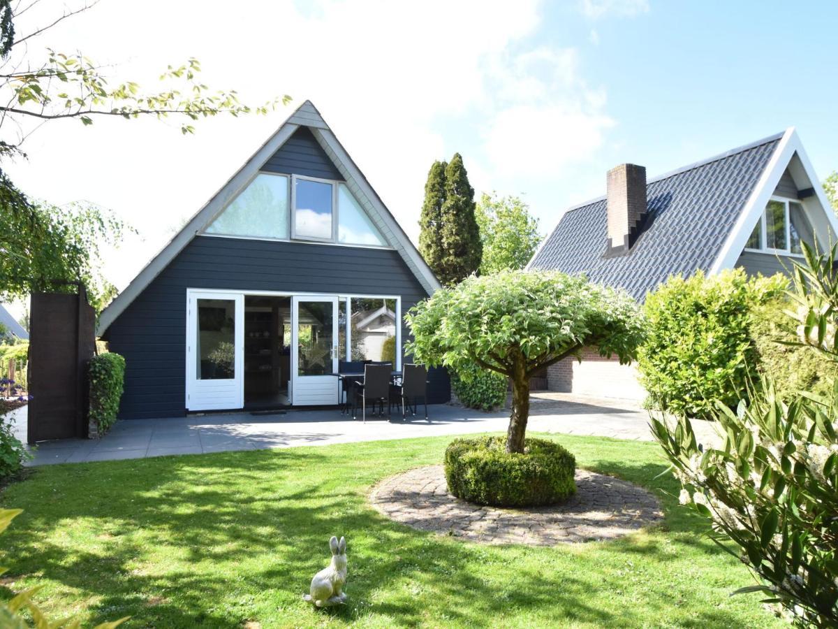 Balmy Holiday Home In Tuitjenhorn With Fenced Garden Eksteriør billede