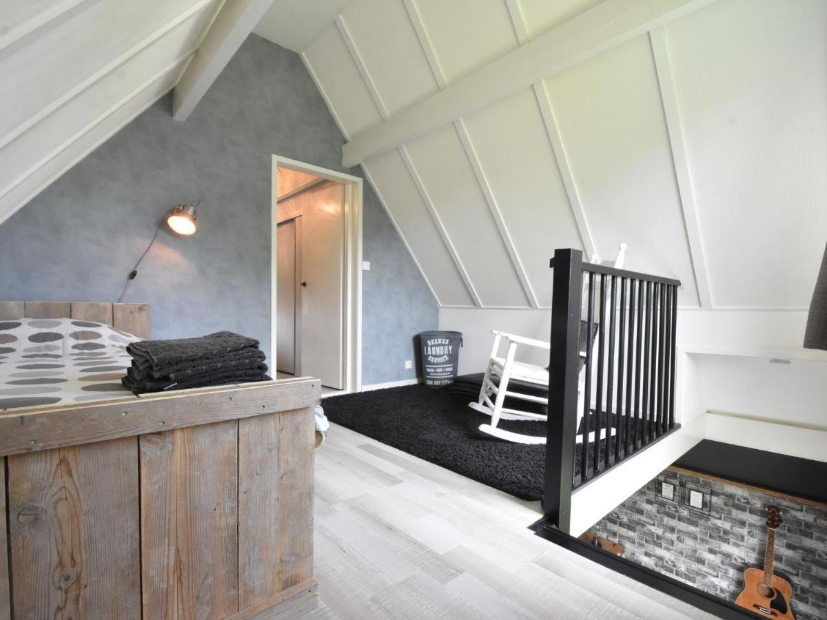 Balmy Holiday Home In Tuitjenhorn With Fenced Garden Eksteriør billede