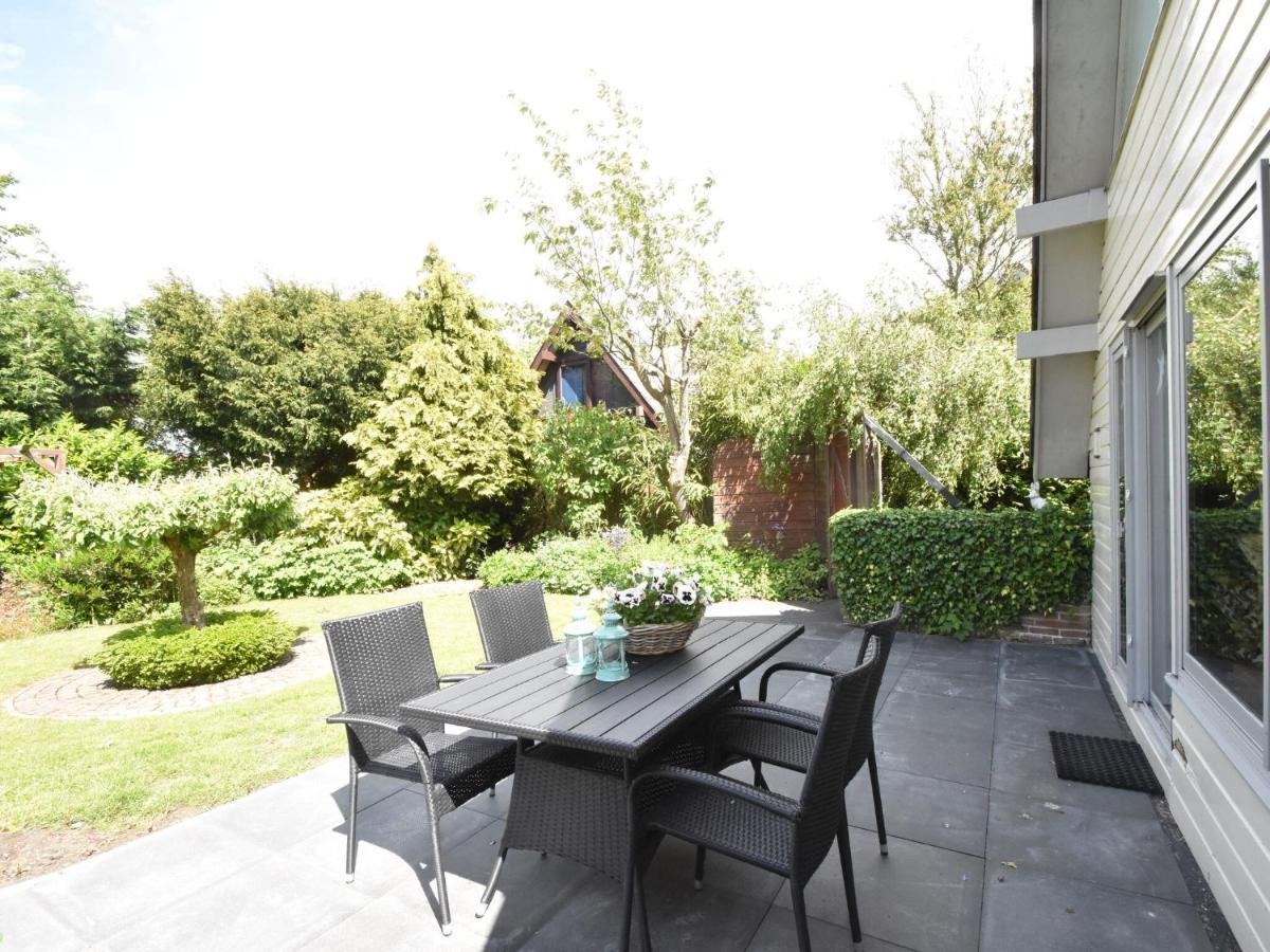 Balmy Holiday Home In Tuitjenhorn With Fenced Garden Eksteriør billede