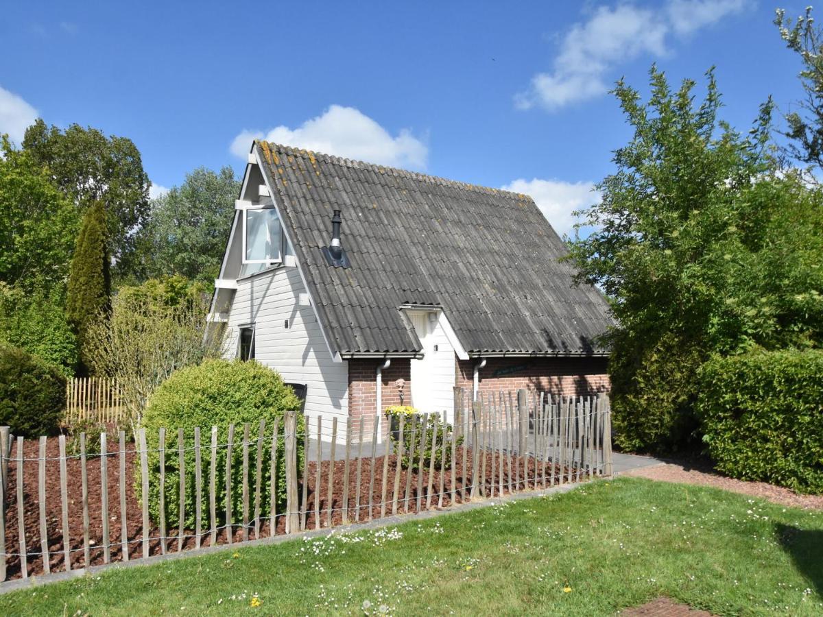 Balmy Holiday Home In Tuitjenhorn With Fenced Garden Eksteriør billede